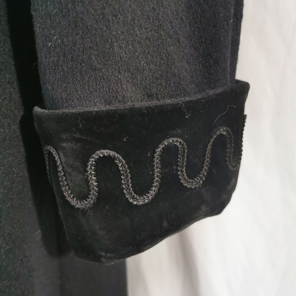 Gothic Victorian Black Women's Cape-Back Coat - Picture 5 of 12